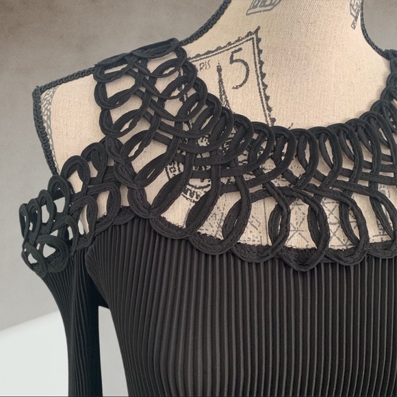 FRANK LYMAN off shoulder top SMALL - Picture 6 of 9